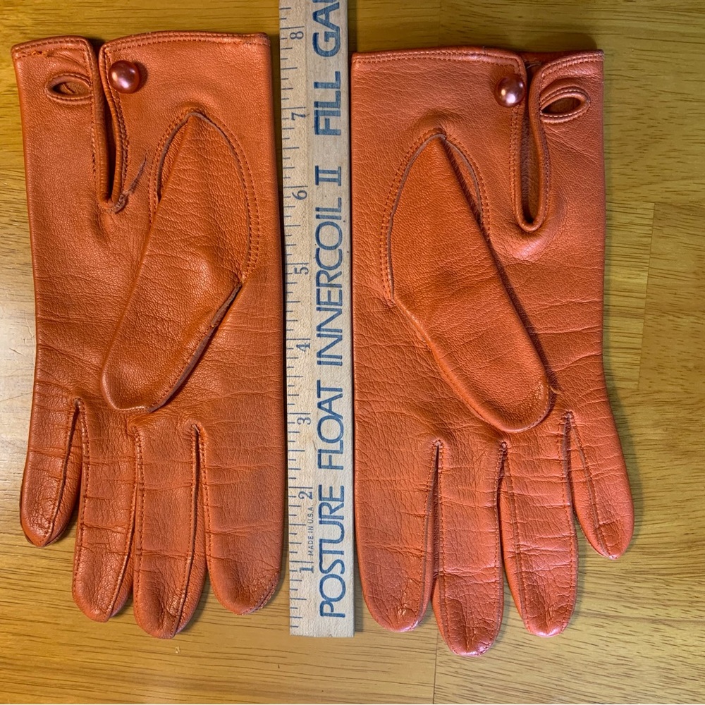 Vintage classic Bachner orange leather gloves with orange pearled button…
